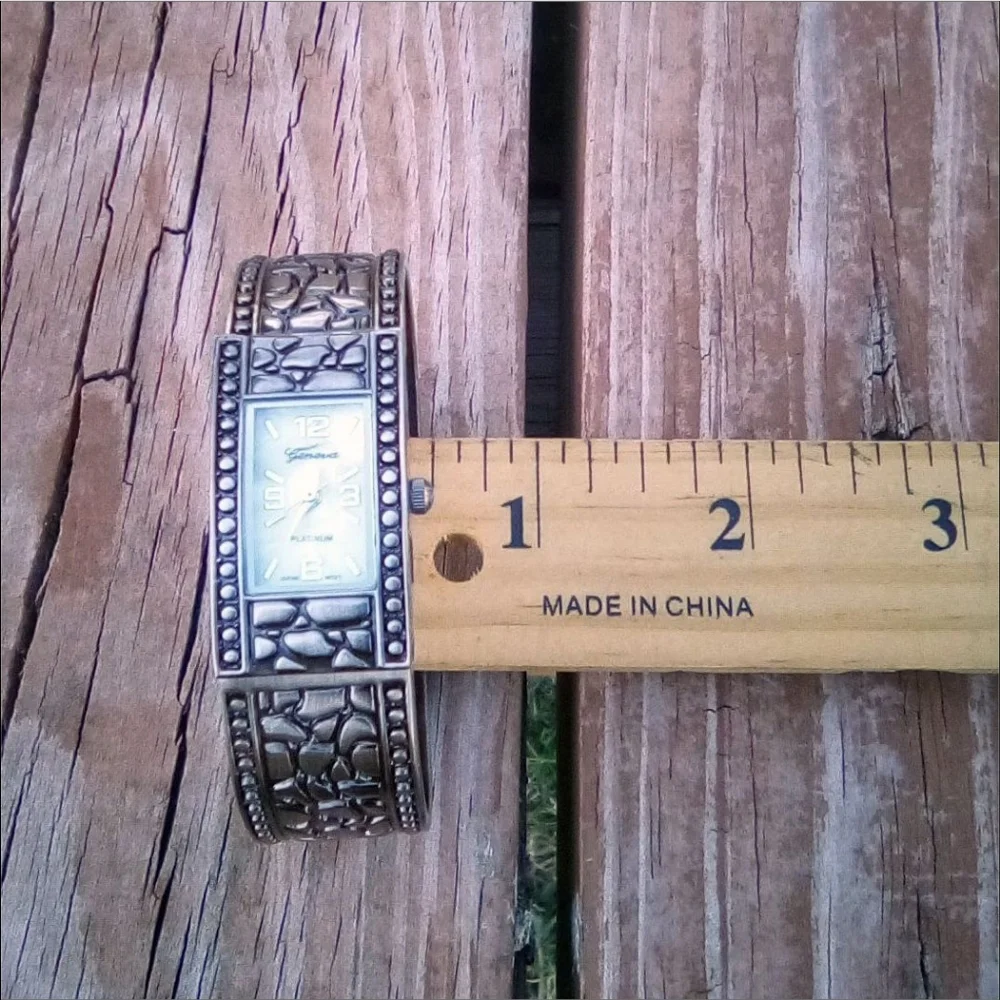 Geneva Platinum No. 7278 Cuff Watch Silver Tone Textured Bracelet Japan Quartz